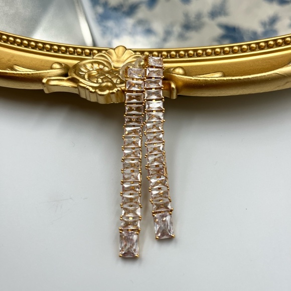 🆕 CRYSTAL HAZE 🧿 BNWOT Baguette Drop Earrings - Picture 10 of 15